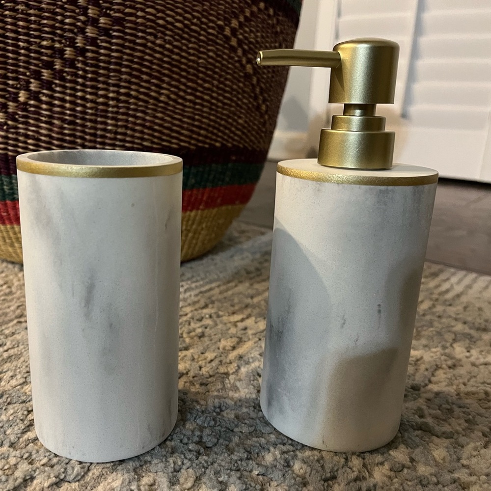 NIB Sunday Citizen Resin Bath Set